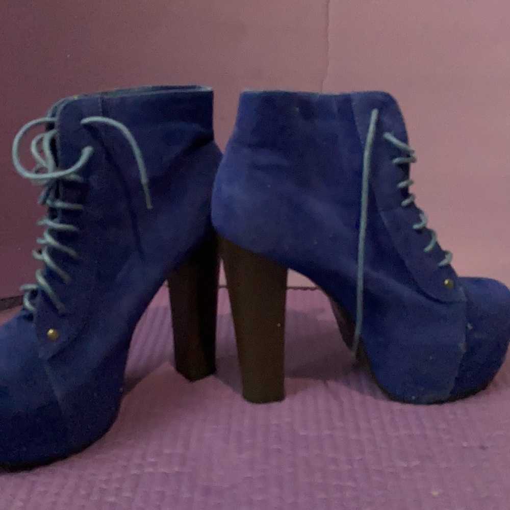 Heels - Picture 4 of 6